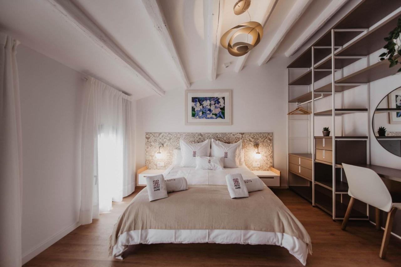 Petit Luxe Volta Bed & Breakfast Terrassa Exterior photo